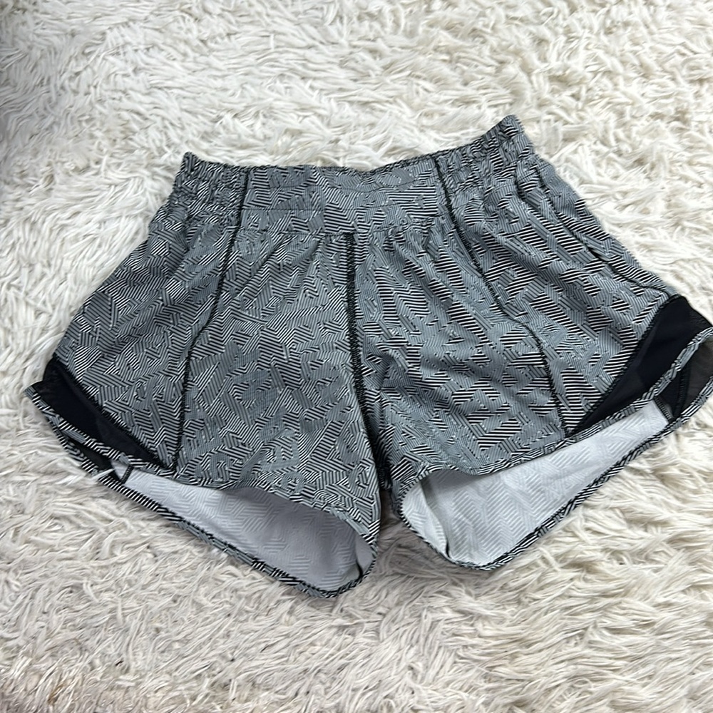 Lululemon seawheeze hotty hot shorts